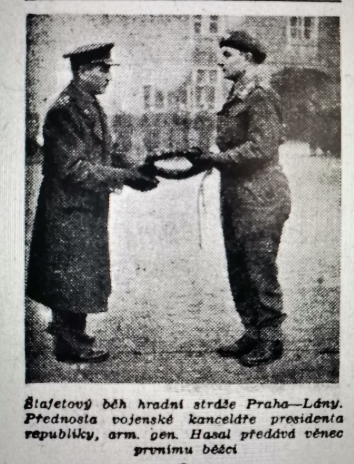 Štafetový běh Hradní stráže Praha - Lány