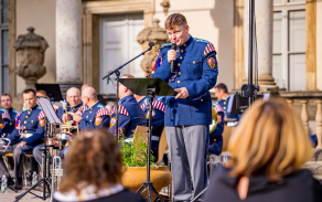 Hudba Hradní stráže na Brodwayi dne 21. května 2025