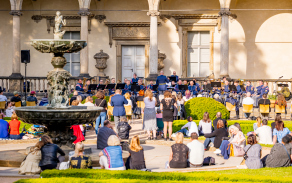 Hudba Hradní stráže na Brodwayi dne 21. května 2025