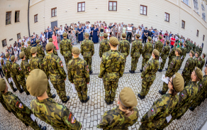 Slavnostní vojenská přísaha absolventů Dobrovolného vojenského cvičení dne 31. července 2026